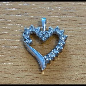 14K White Gold Diamond Heart Pendant